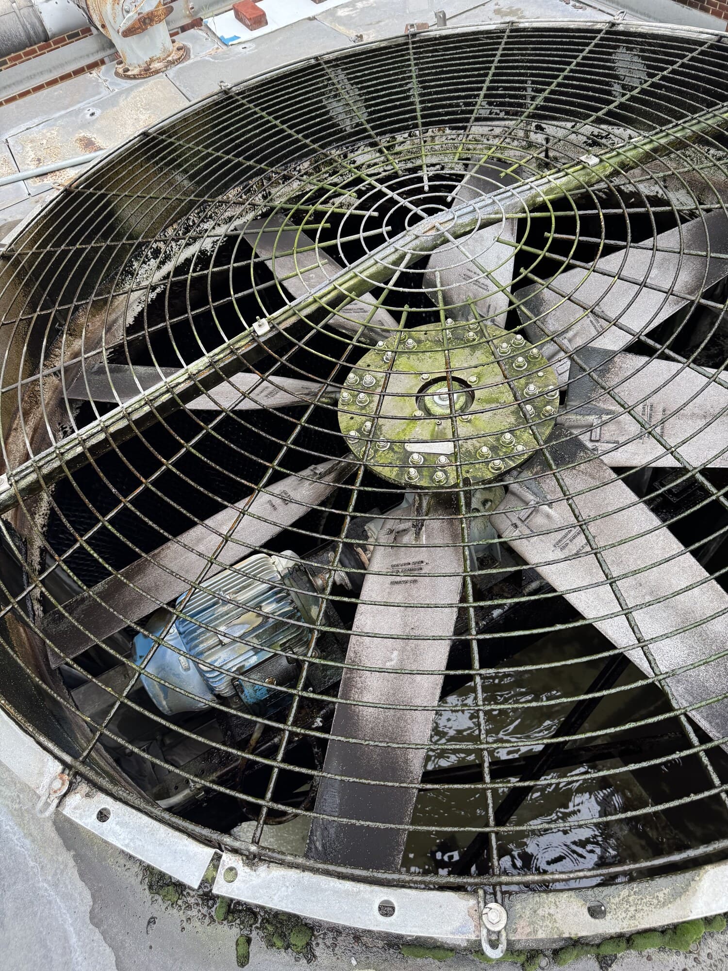 Corroded gearbox fan assembly on a Marley/SPX 300-ton hotel cooling tower